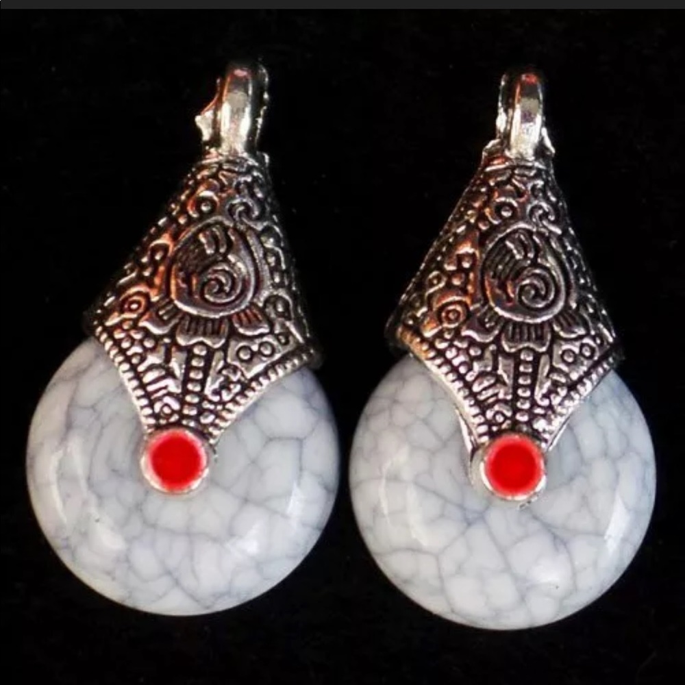 Tibetan silver howlite pendant